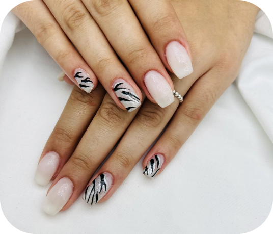 decoracion_unas_color-claro_nude